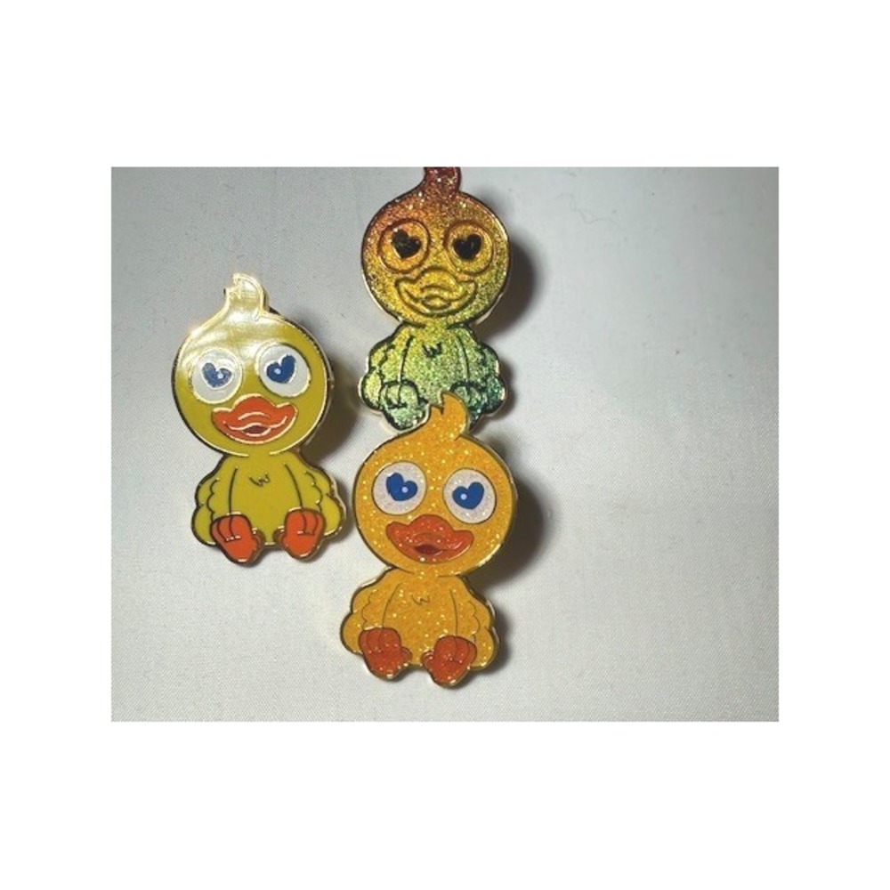 VeeFriends Decisive Duck New Year New You 3 Metal Pins Shimmer Rainbow core - Picture 2 of 3